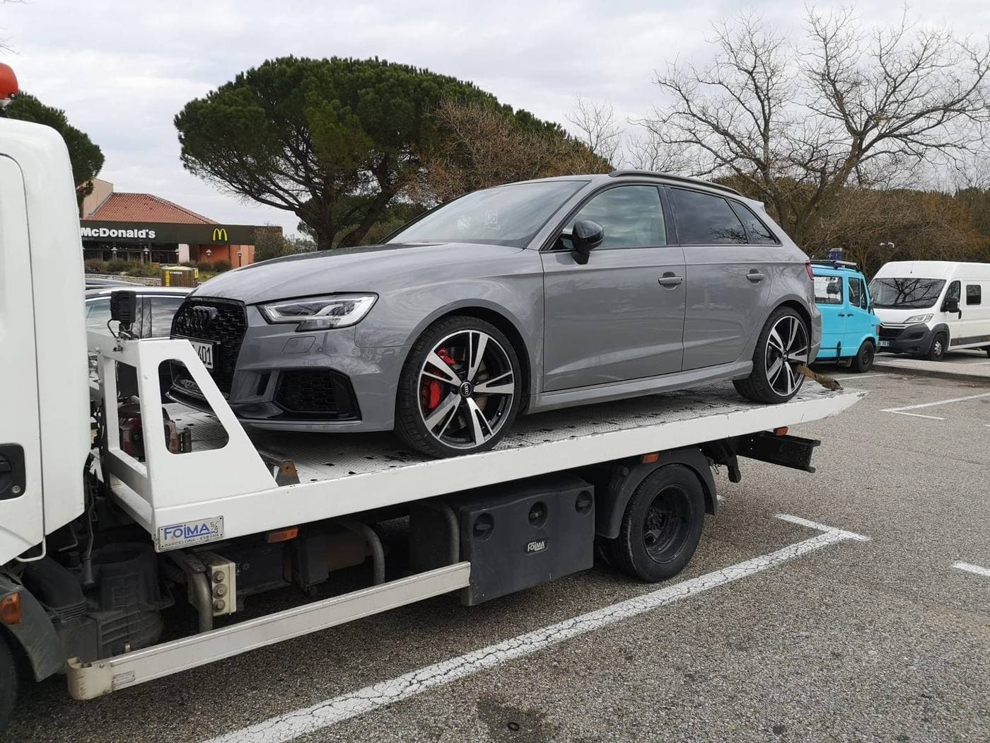 Remorquage sur plateau · Dépannage Voiture